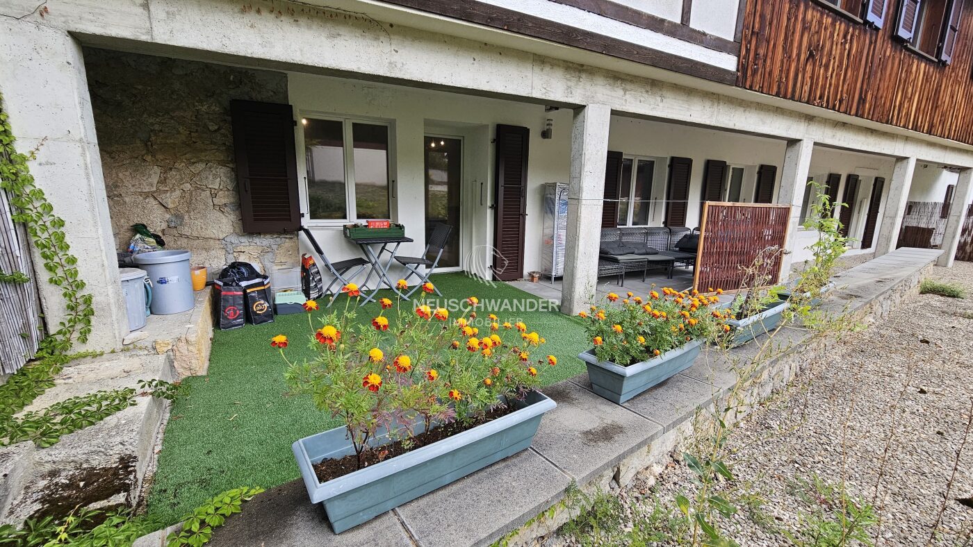 Terrasse couverte et jardin privatif pour l'appartement