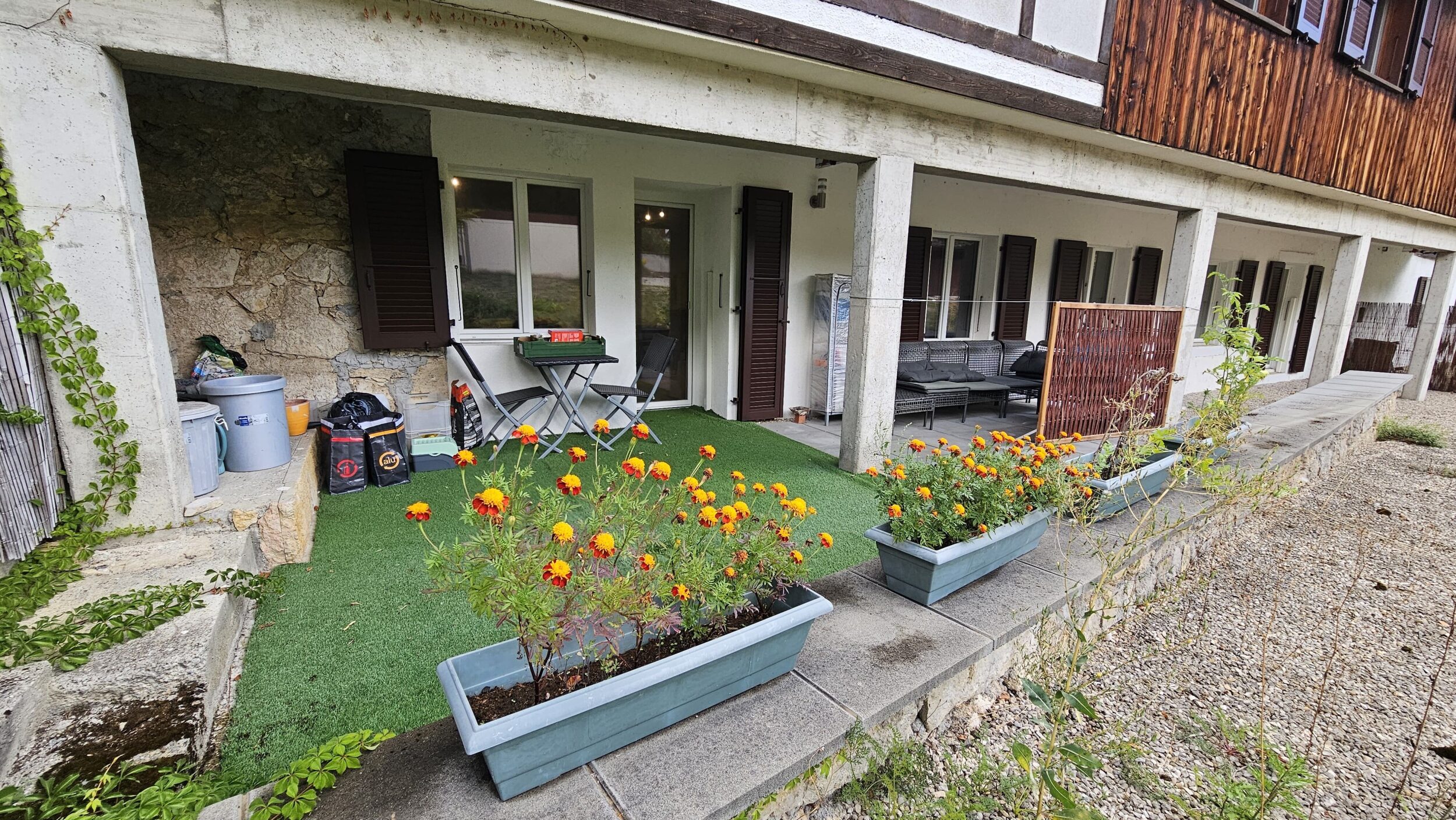 Terrasse couverte et jardin privatif pour l'appartement